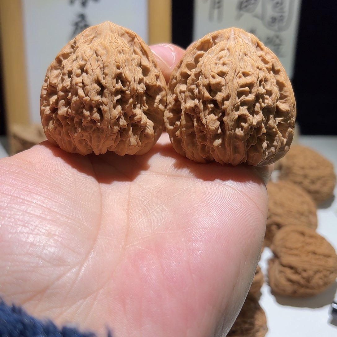 时***谎桃核吊坠南将42高炮凹底