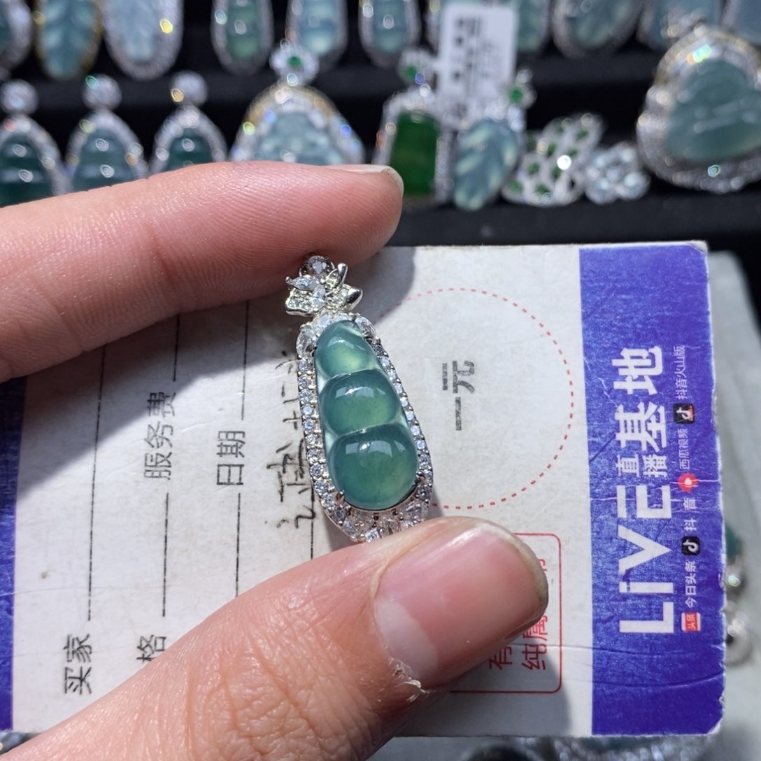 翡翠颈饰未镶嵌翡翠