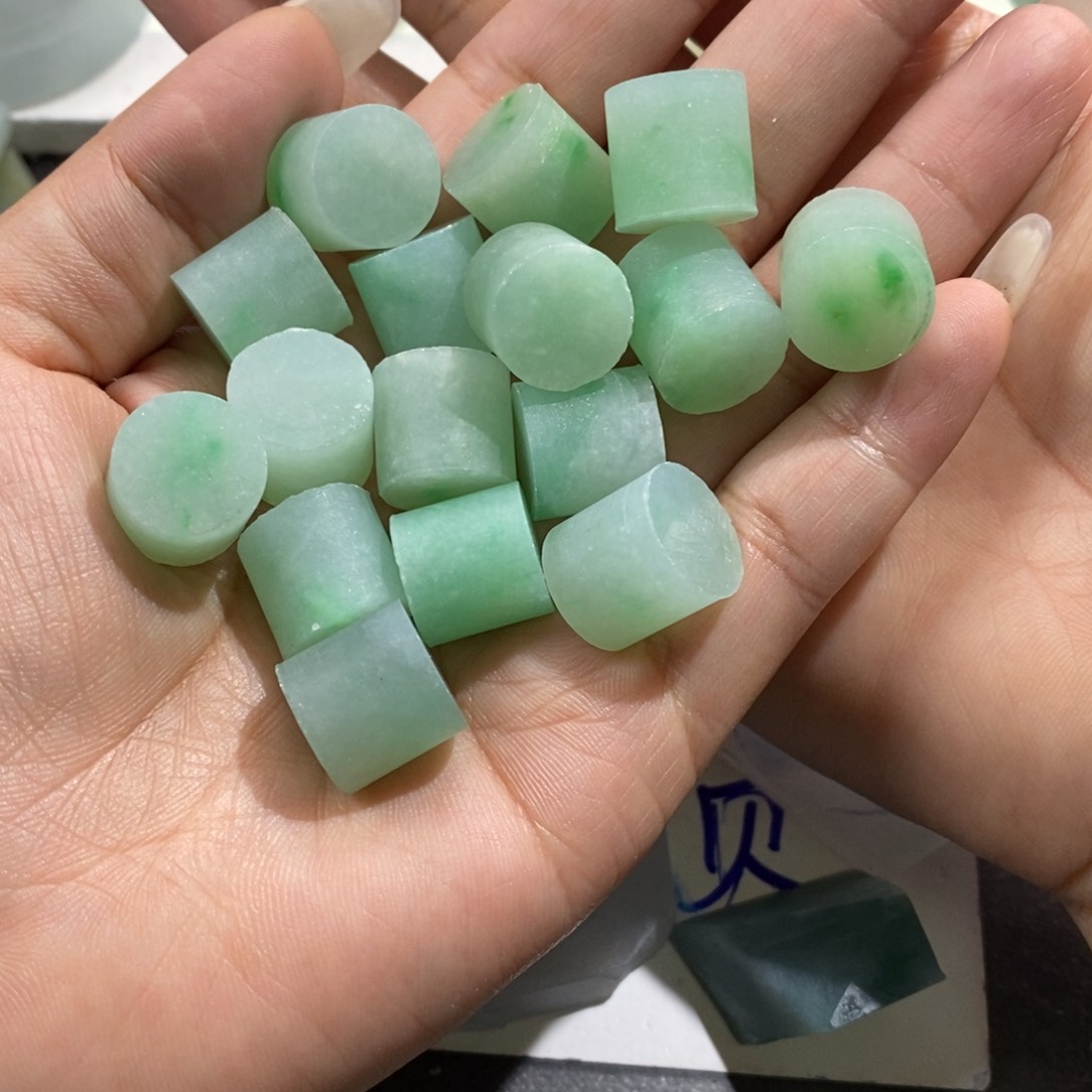 未镶嵌挂件翡翠二**生