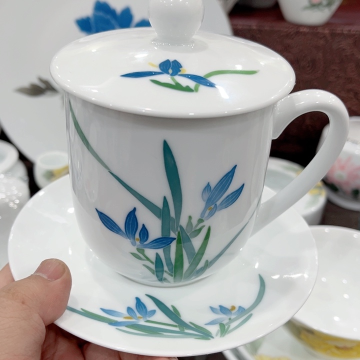 壶釉下五彩的瓷器和瓷器