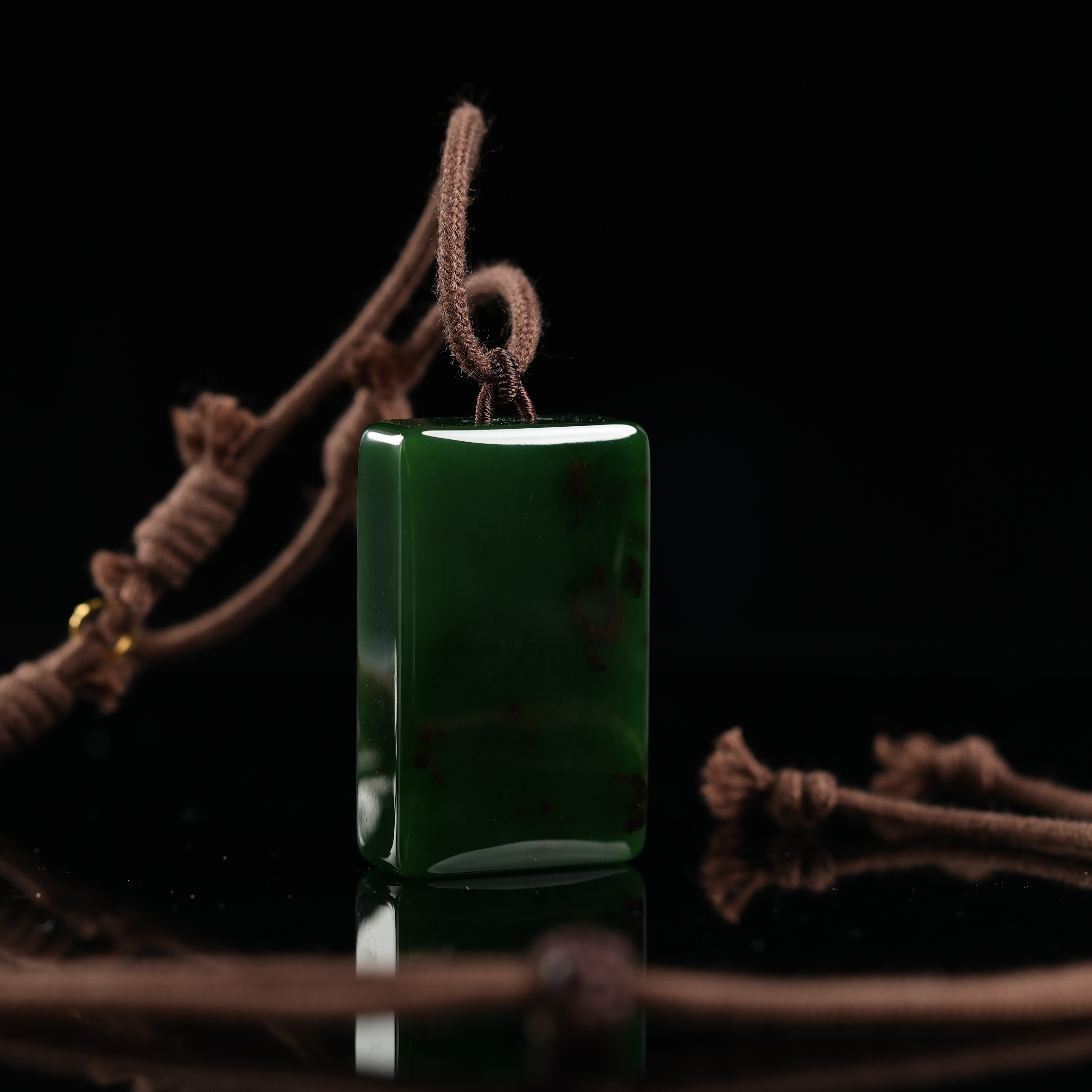 “傲娇”严选精品和田玉碧玉红皮老料方无事牌 多样性发其一