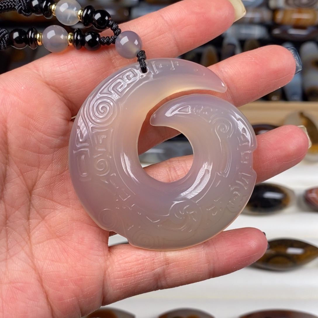 只***A玛瑙/玉髓未镶嵌玛瑙吊坠