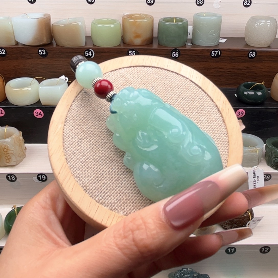 煮***茶蛇纹石玉未镶嵌颈饰