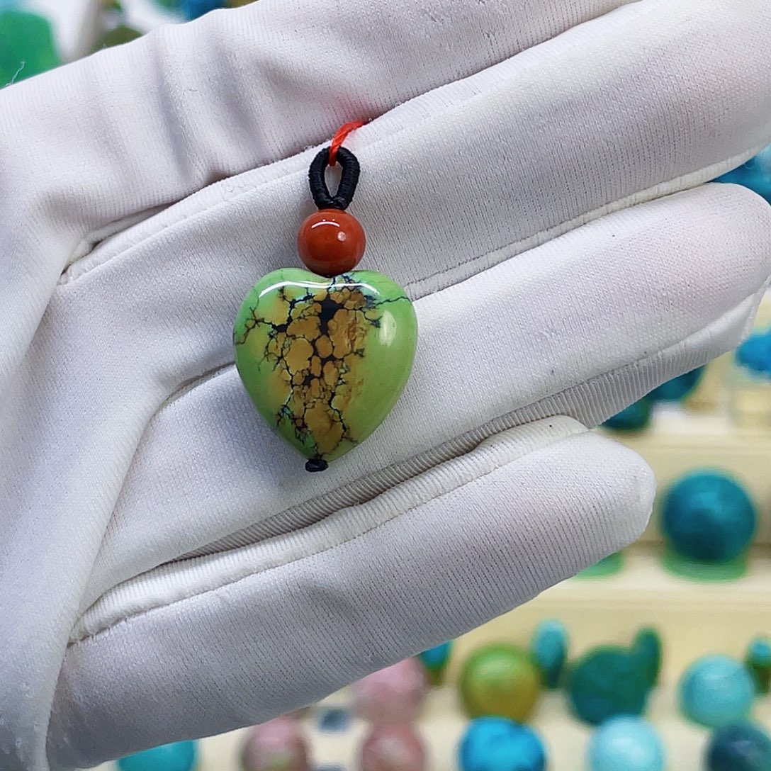 绿松石未镶嵌颈饰