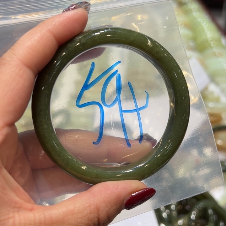 和田玉（糖玉）手镯未镶嵌桃**朵