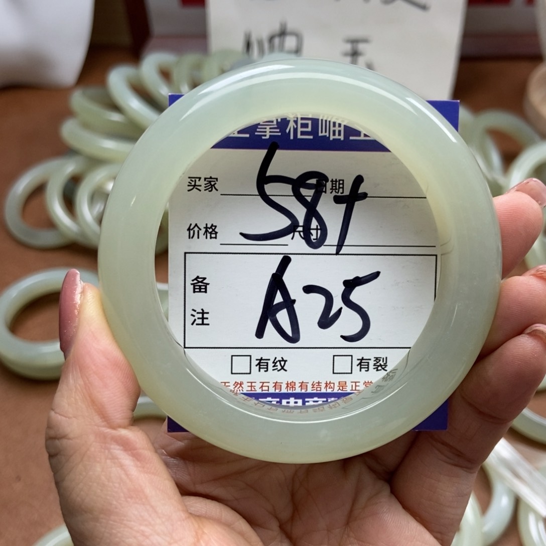 岫玉手镯手镯未镶嵌