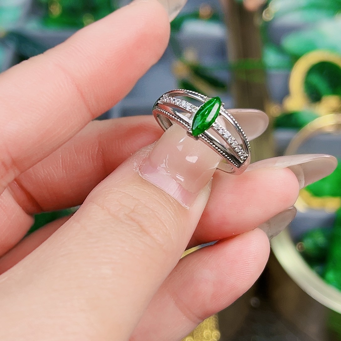 翡翠颈饰银S925镶嵌戒指