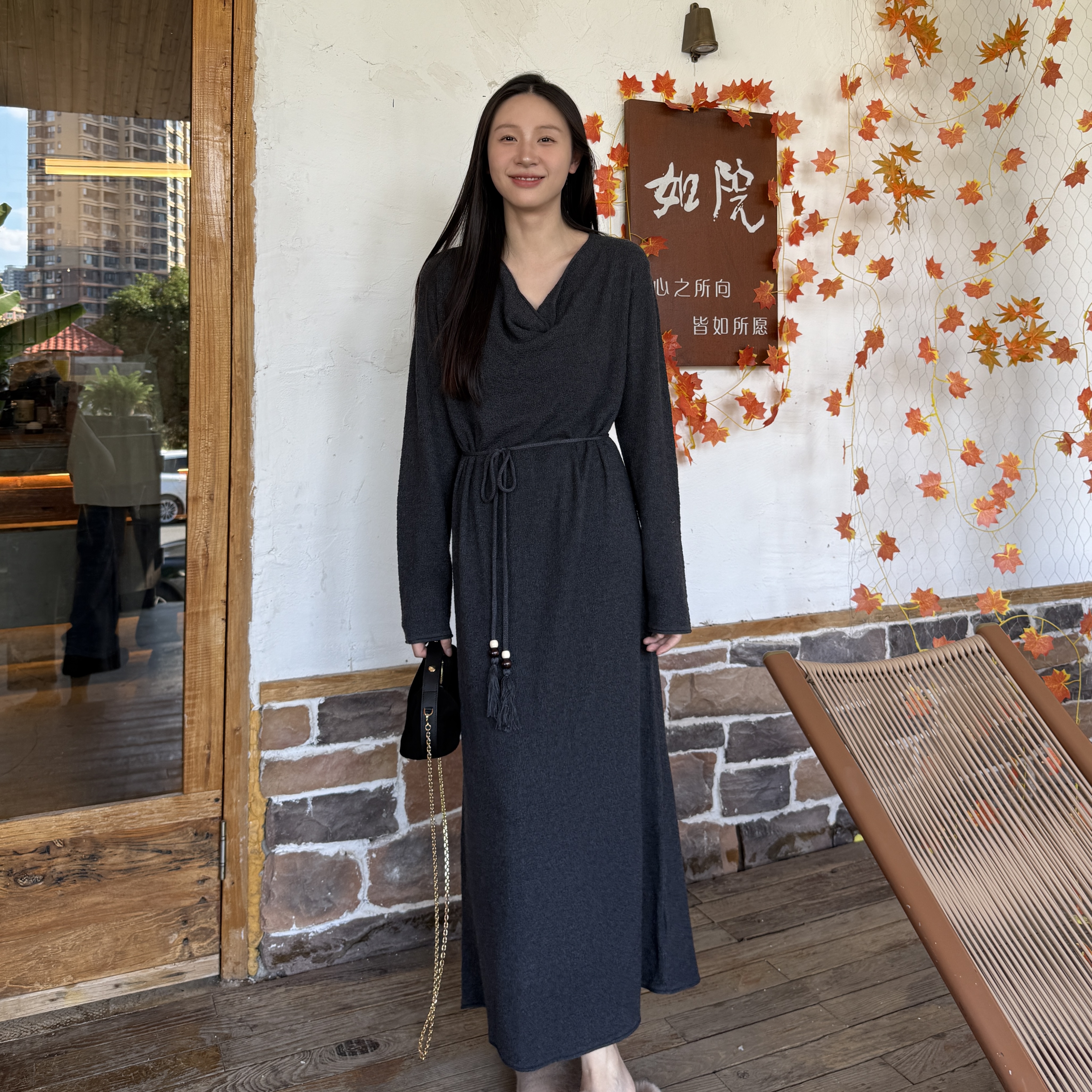 宸渡秋季新款《浪荡领毛衣连衣裙》