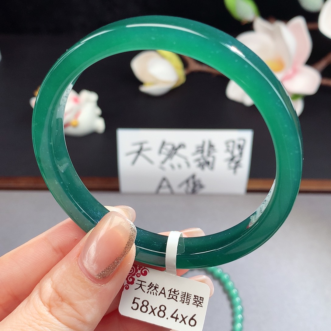 翡翠手镯（圆镯）未镶嵌