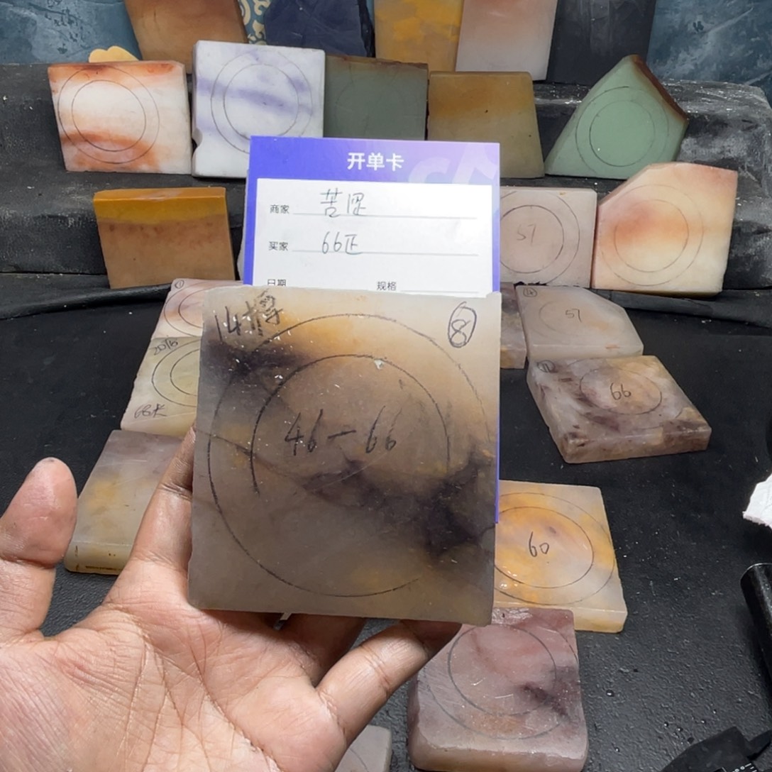 苦***涩石英质玉（金丝玉）未镶嵌手镯定制手镯