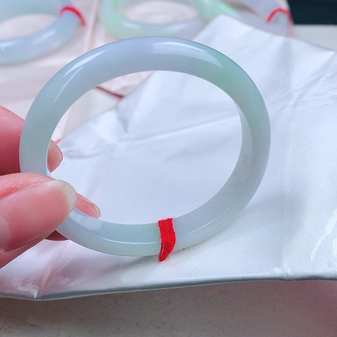 翡翠手镯（贵妃镯）未镶嵌