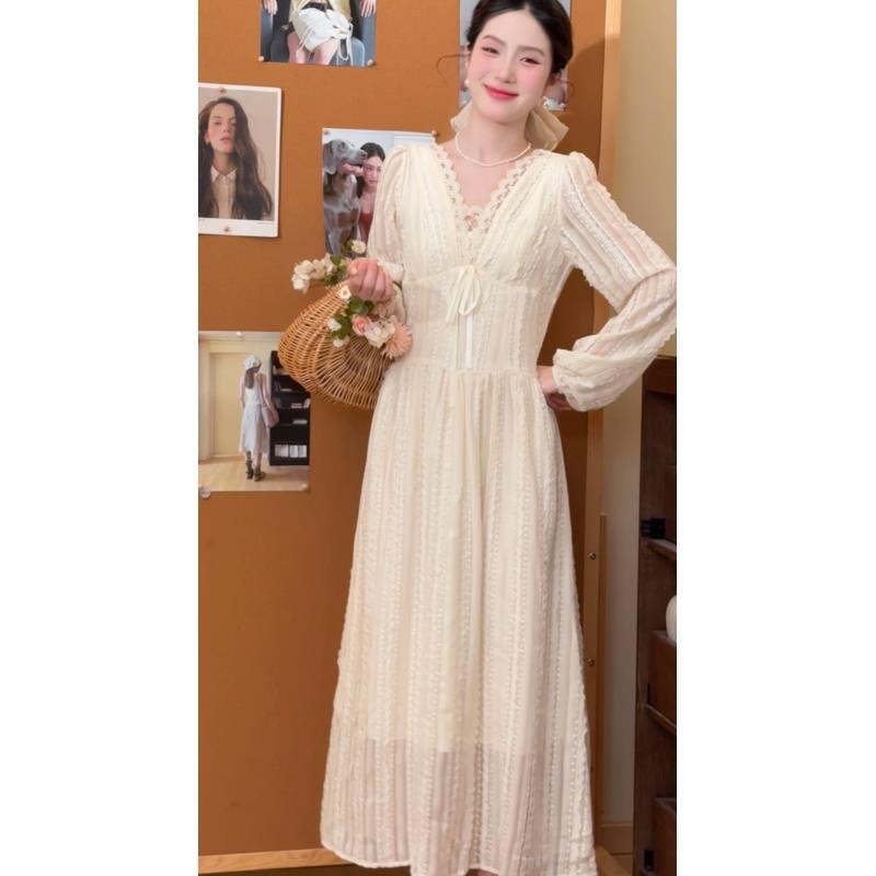 法式V领优雅蕾丝2025连衣裙宫廷复古名媛风