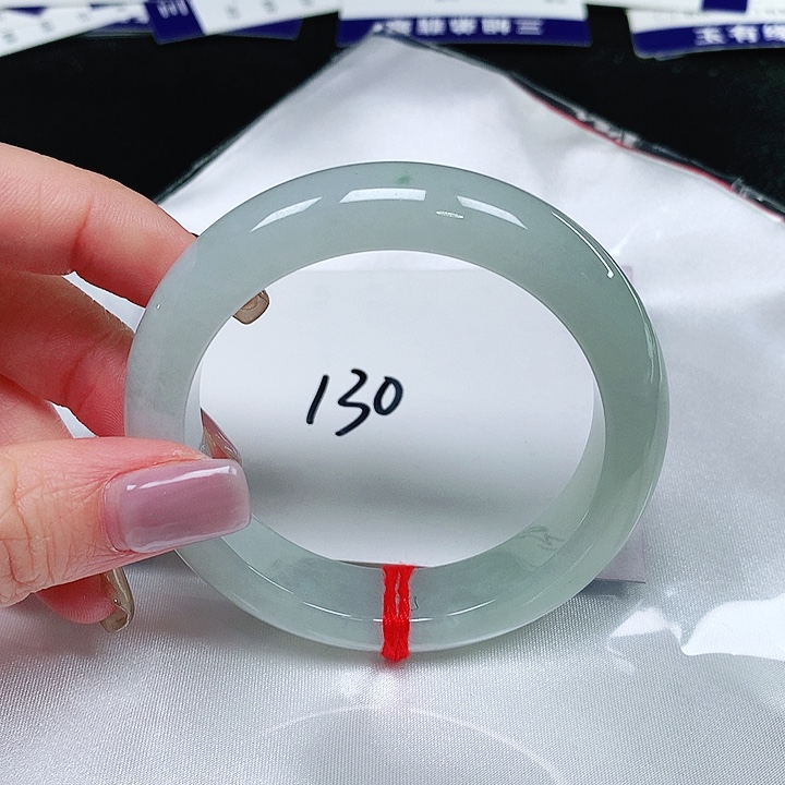 翡翠手镯未镶嵌翡翠手镯未镶嵌