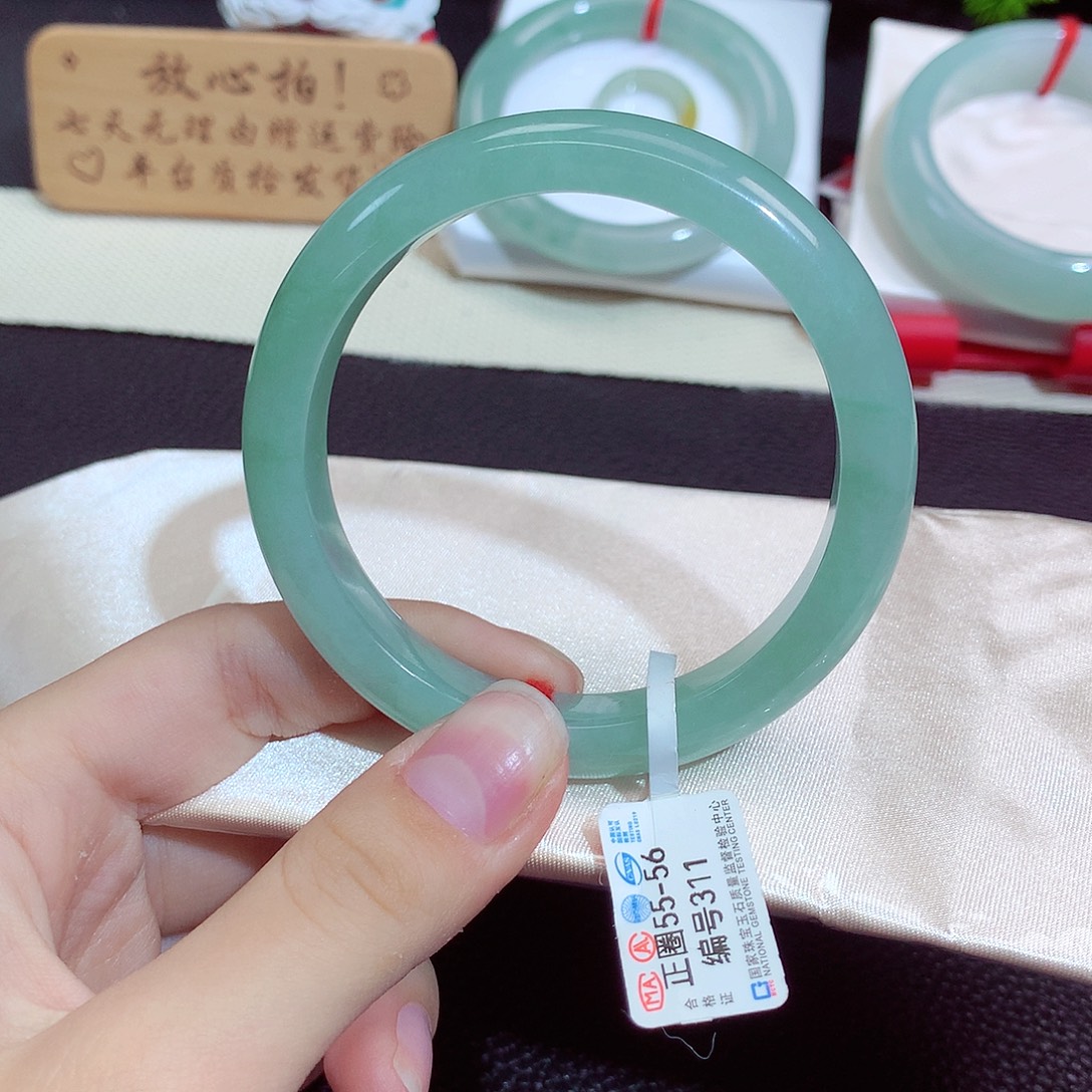 翡翠未镶嵌手镯311