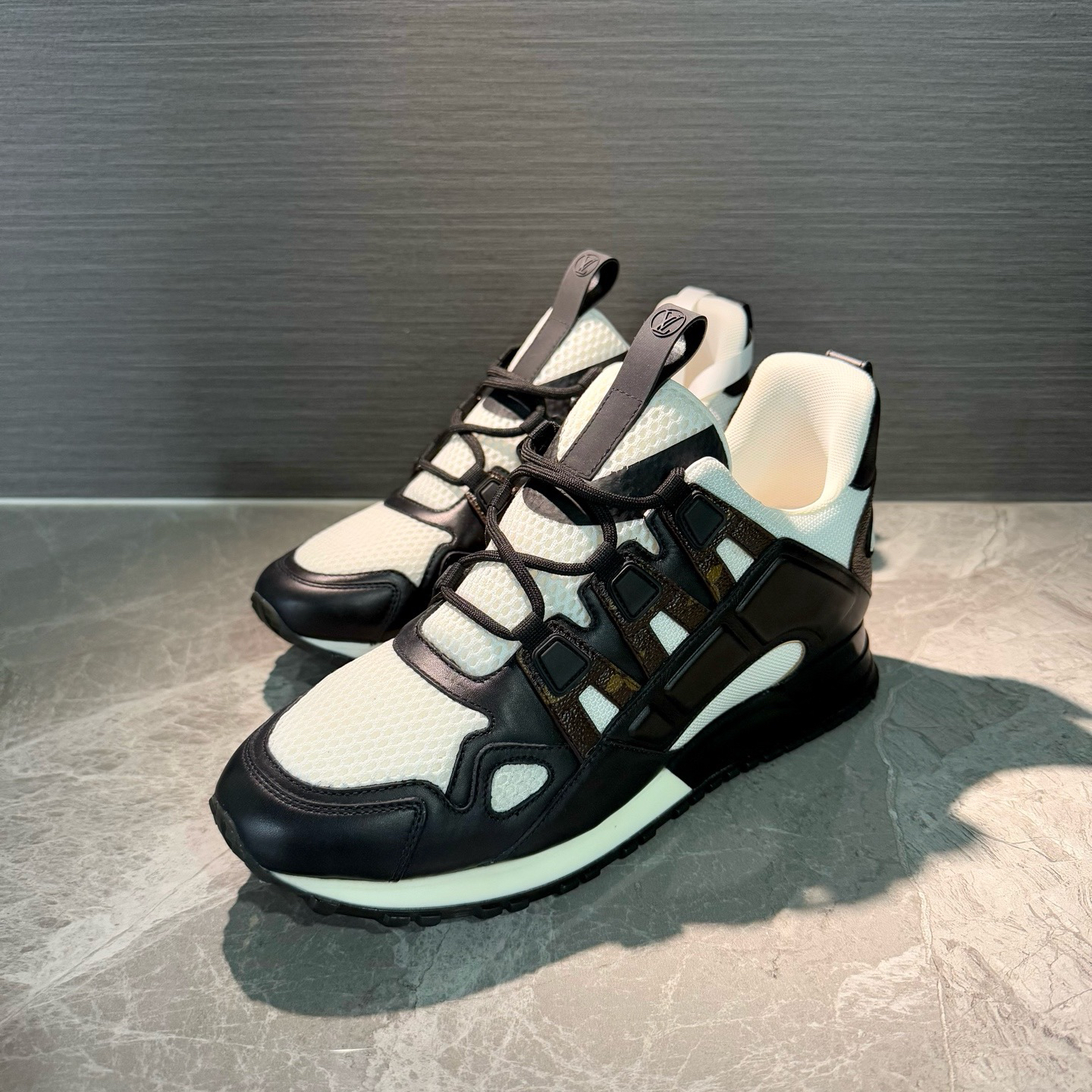 未使用 LouisVuitton/路易威登 黑色老花网面拼接运动鞋 多尺码