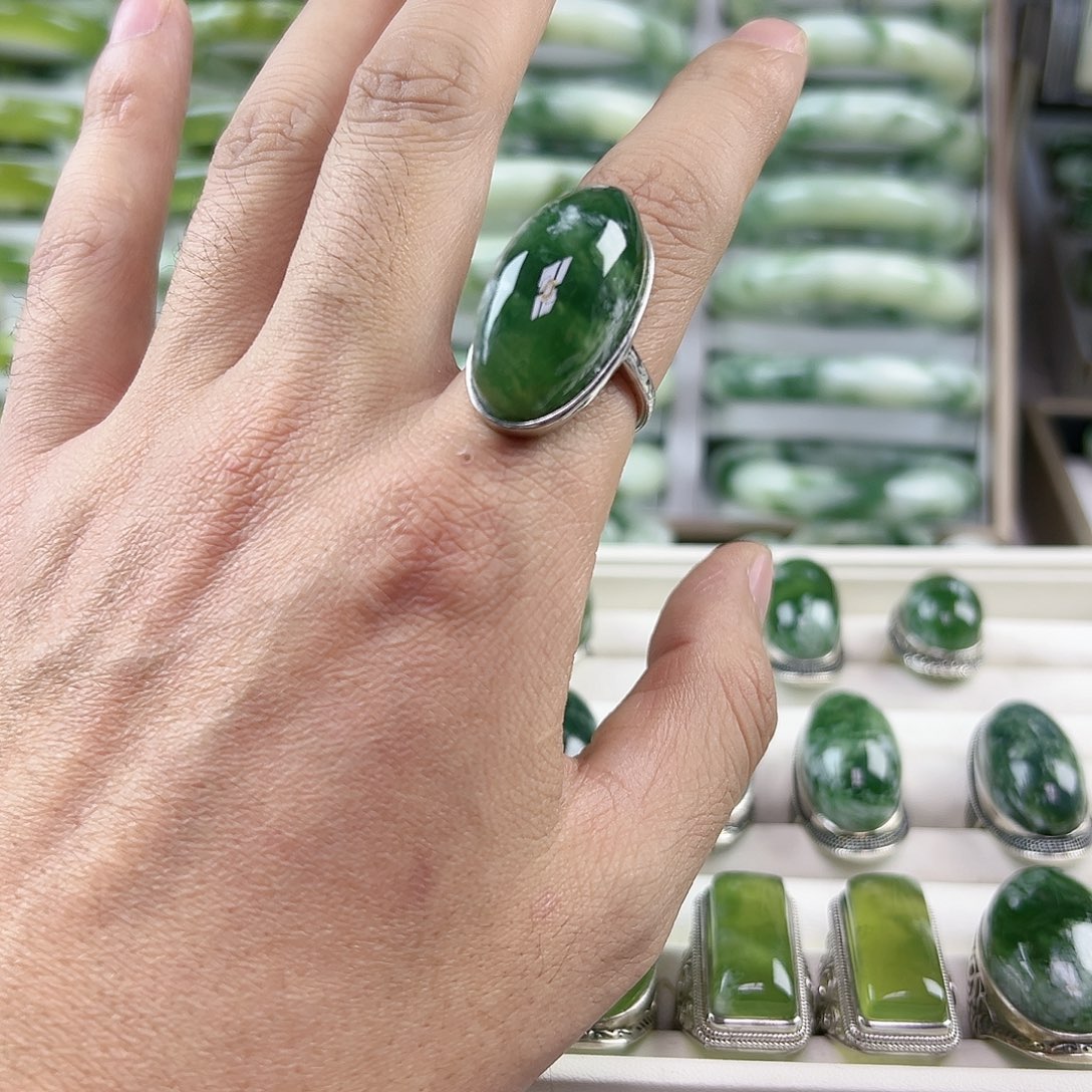 k***y蛇纹石玉银S925镶嵌戒指