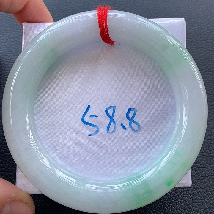 翡翠手镯未镶嵌6淡色白底青胖圆6