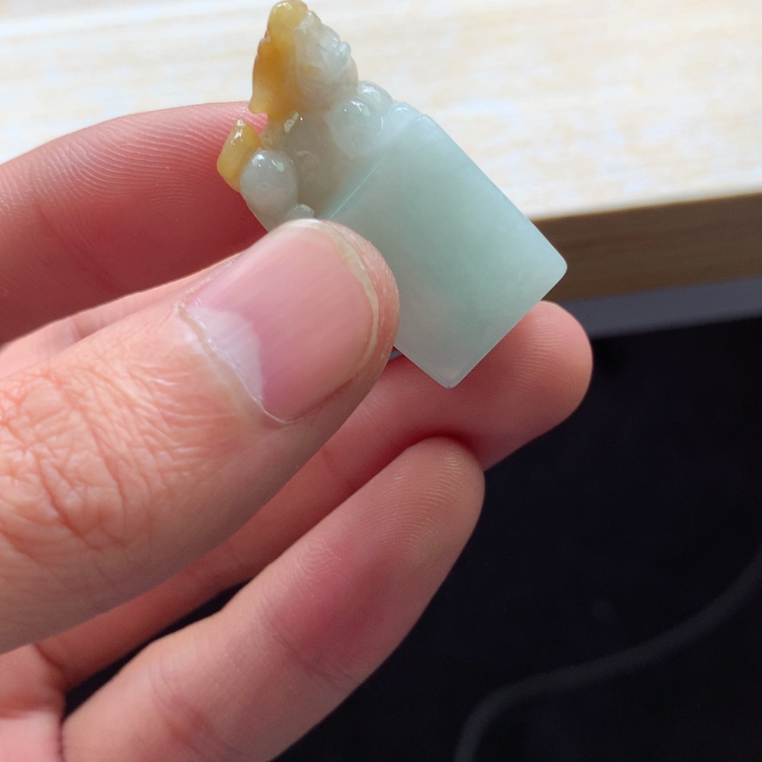 翡翠颈饰未镶嵌吊坠
