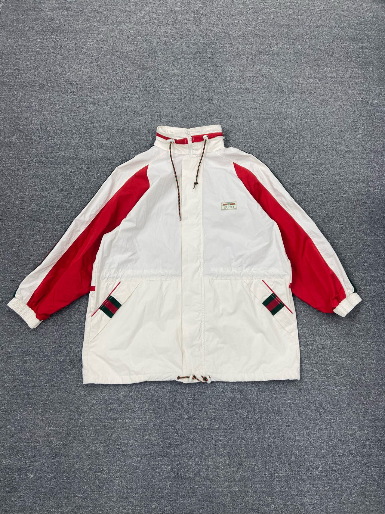 99新 GUCCI/古驰 隐藏帽子刺绣拉链拼色外套/白色/46码