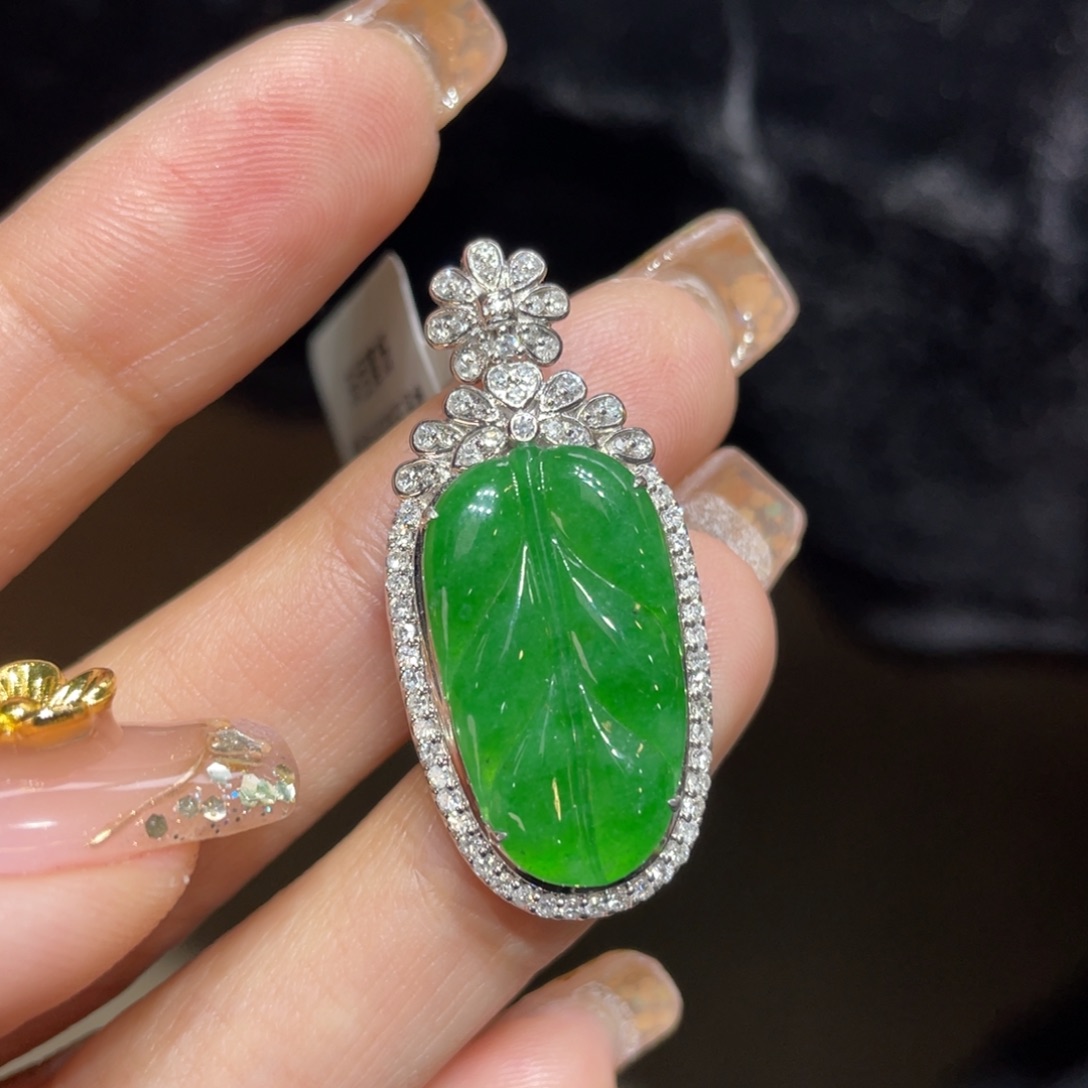 翡翠颈饰18K金镶嵌天然缅甸翡翠