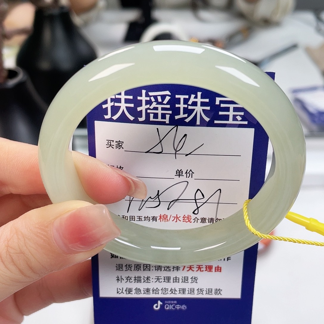 和田玉手镯未镶嵌