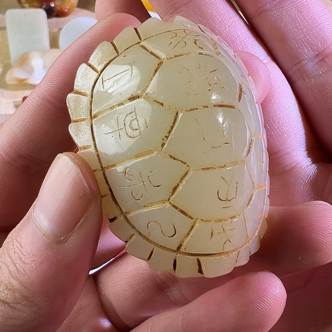 8***家和田玉未镶嵌挂件