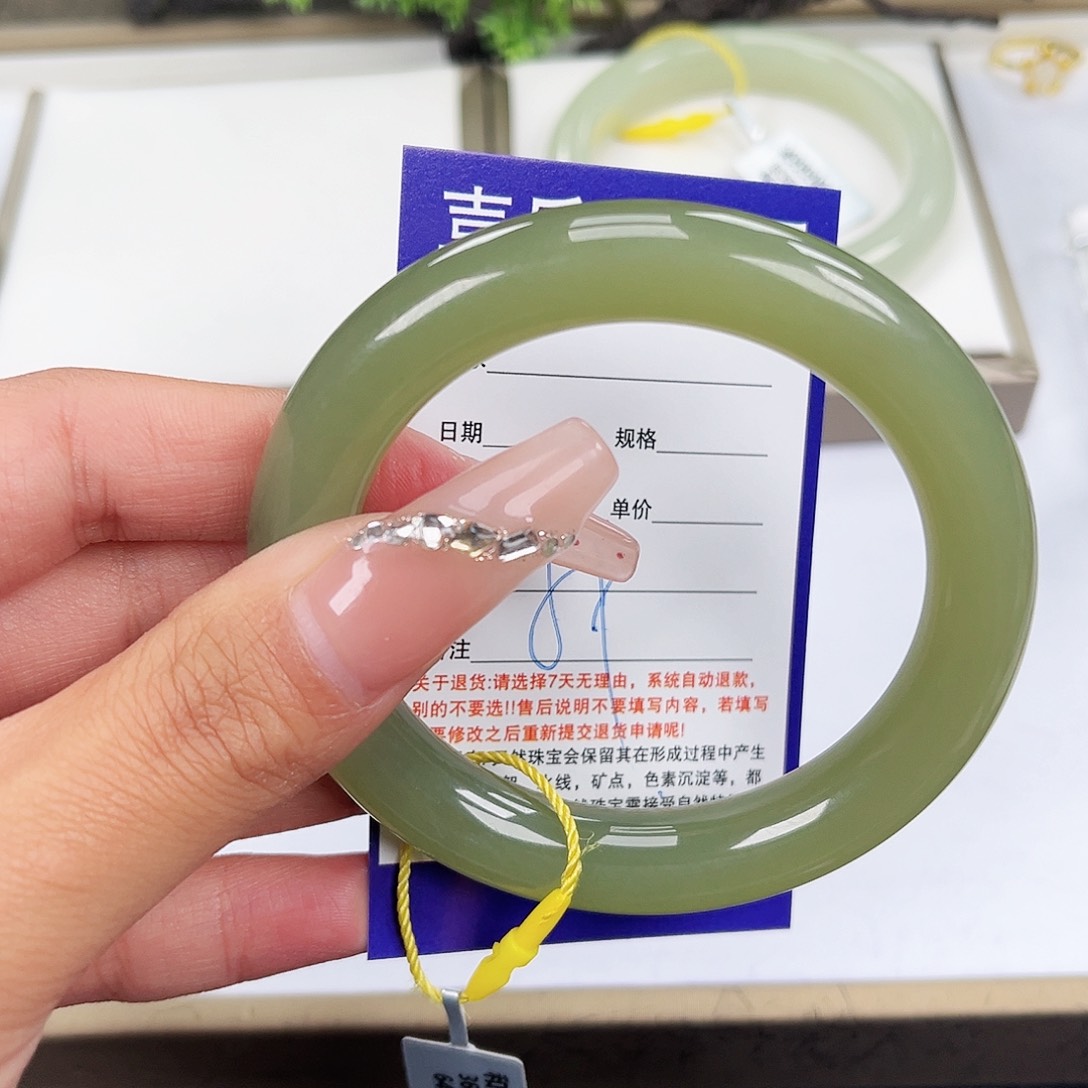 和田玉手镯未镶嵌孤**赏