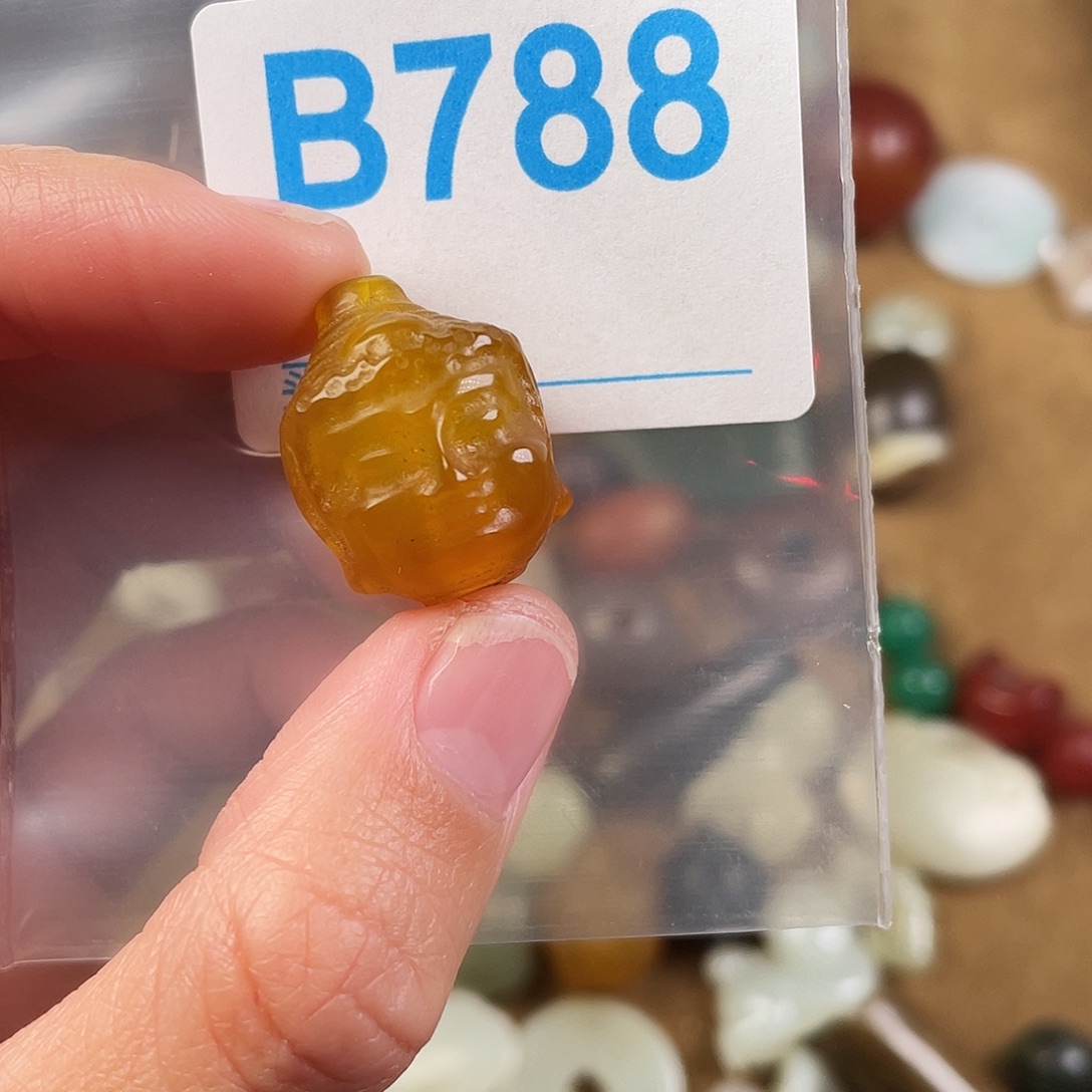 紫***阁和田玉（糖玉）未镶嵌颈饰