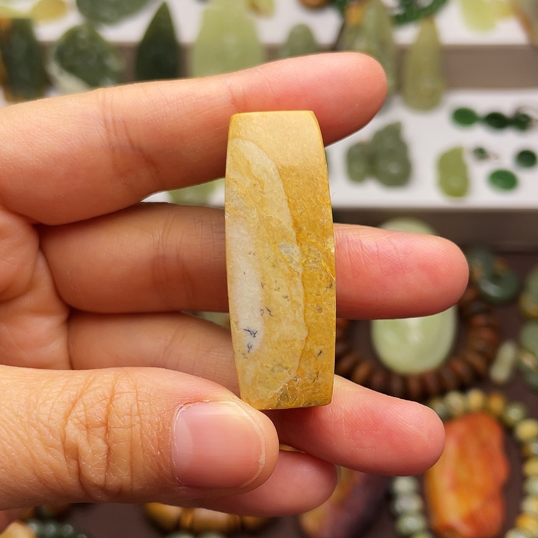 岫岩河磨玉（透闪石质玉）颈饰未镶嵌