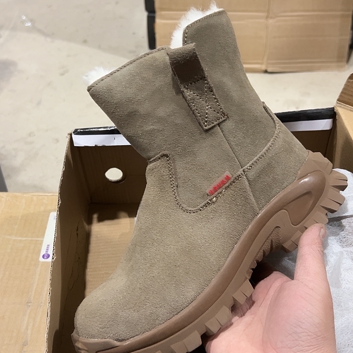 羊毛40码防砸防刺劳保鞋。