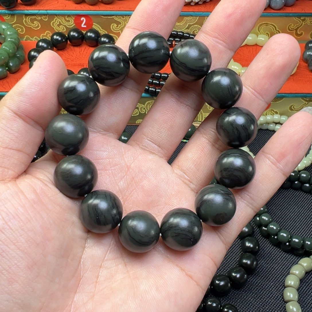 何***尘和田玉未镶嵌手链