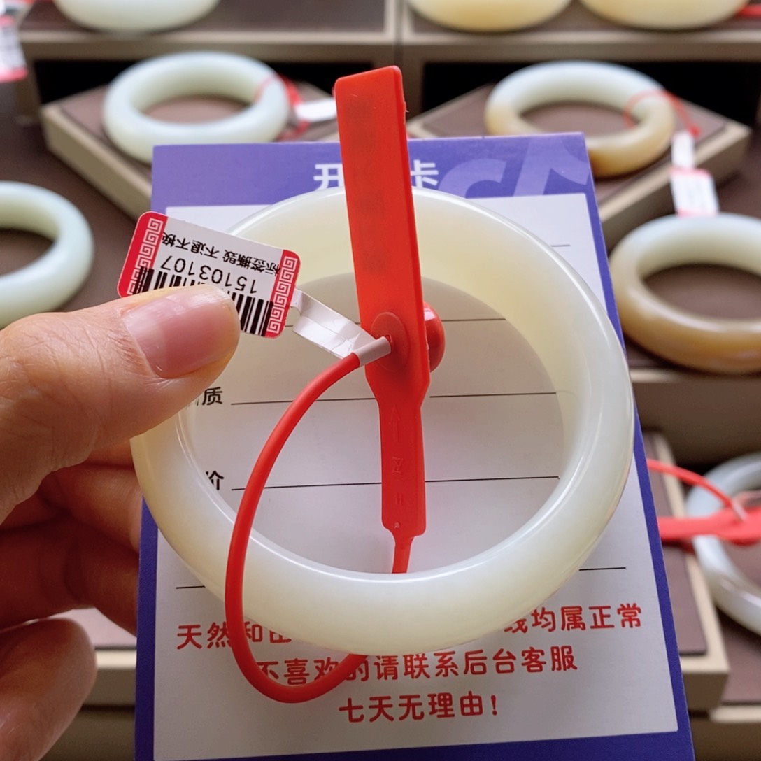 未镶嵌手镯和田玉刘*