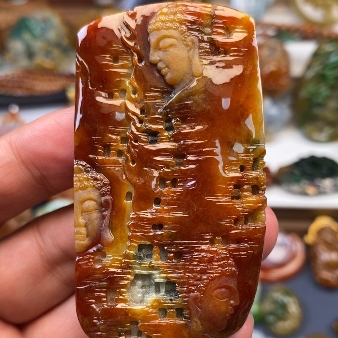 翡翠未镶嵌颈饰石窟佛