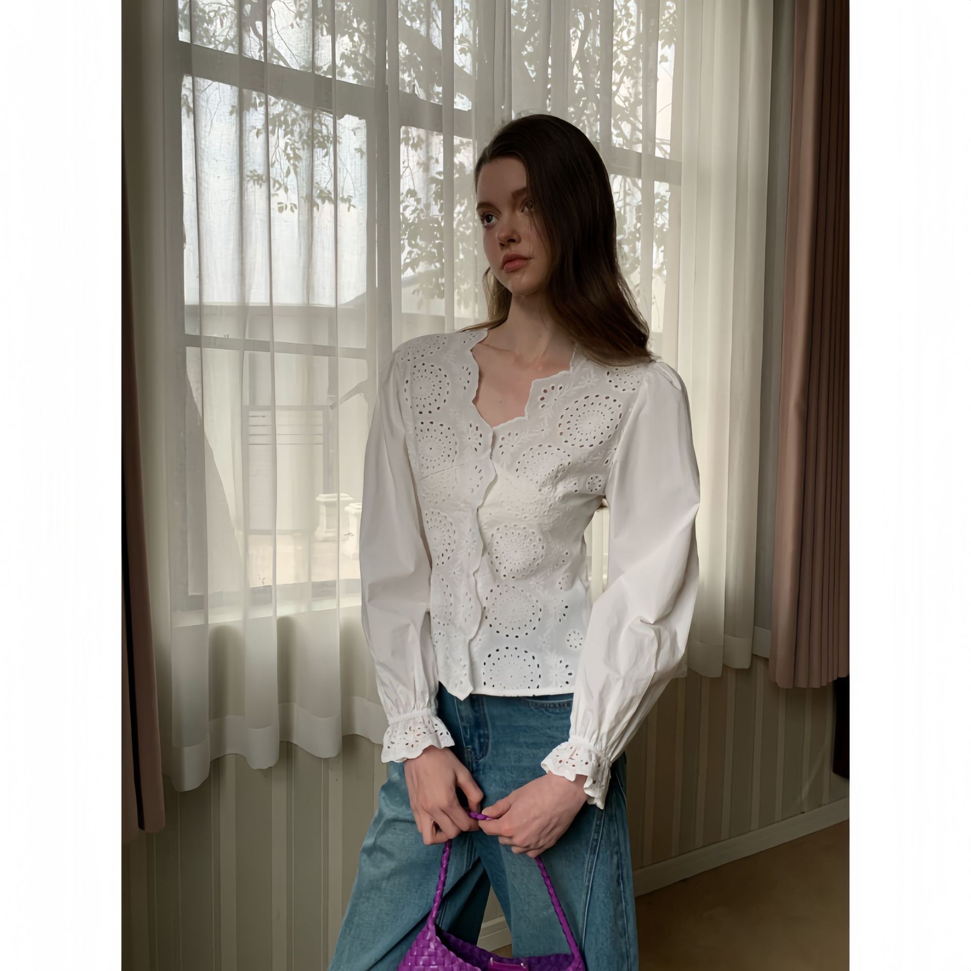 2025法式绝美小众减龄镂空波浪领衬衫女C3572