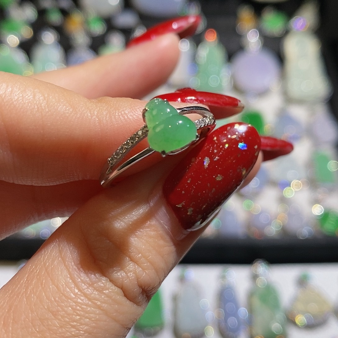 翡翠颈饰银S925镶嵌天然翡翠