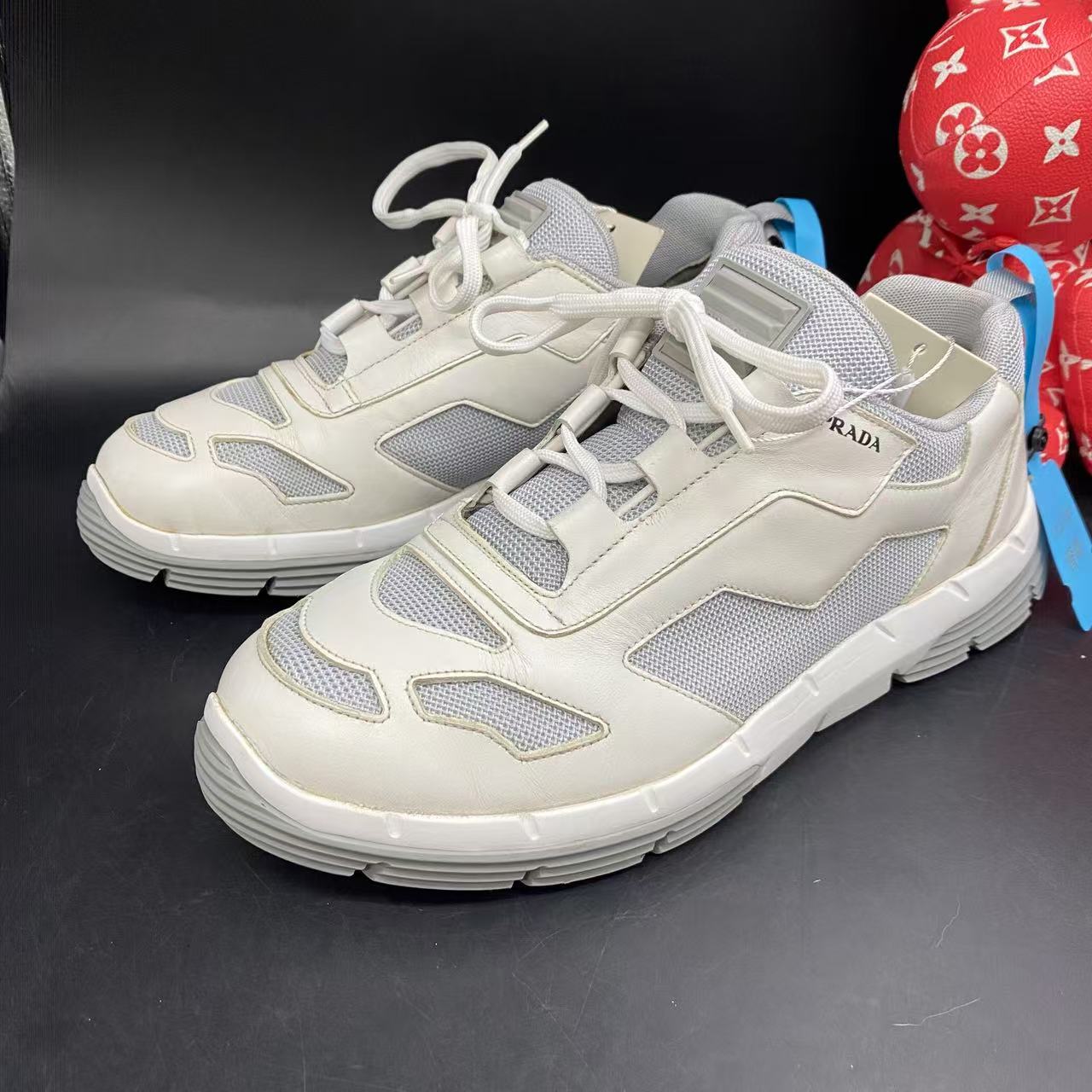 95新 Prada/普拉达 白色拼接网孔舒适时尚运动鞋41.5欧码kke219