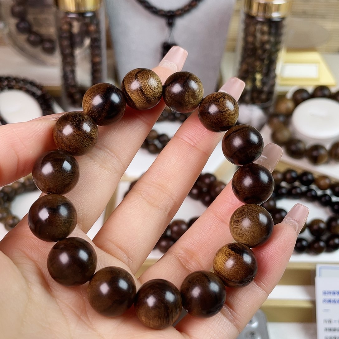 沉香手串?****?越南芽庄黄棋玉化老料樱子满瘤疤1.4
