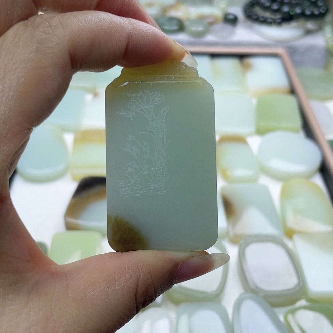 和田玉（糖玉）未镶嵌颈饰？**英