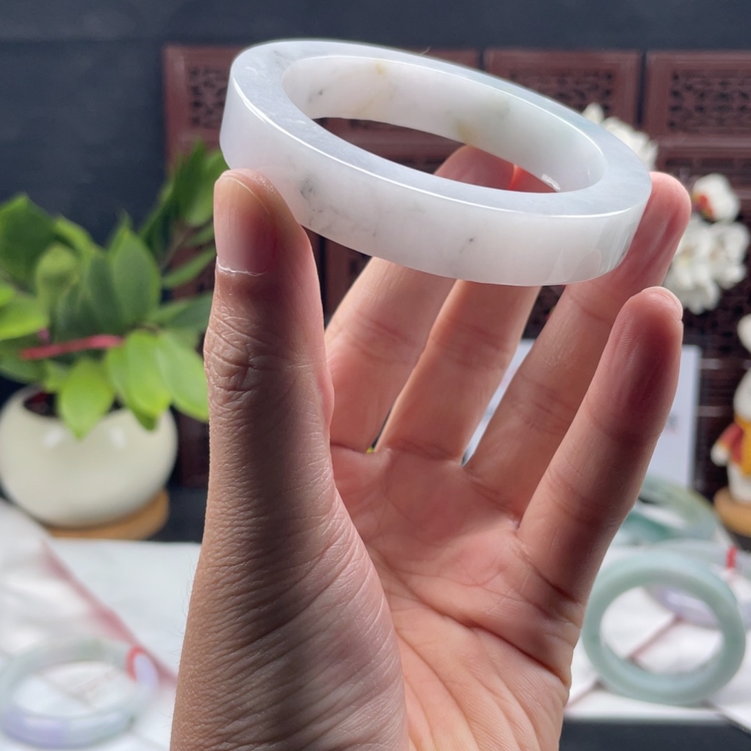 定制翡翠未镶嵌翡翠手镯