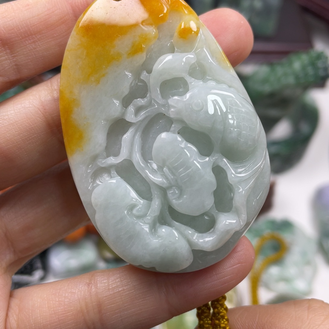 翡翠未镶嵌颈饰牌子