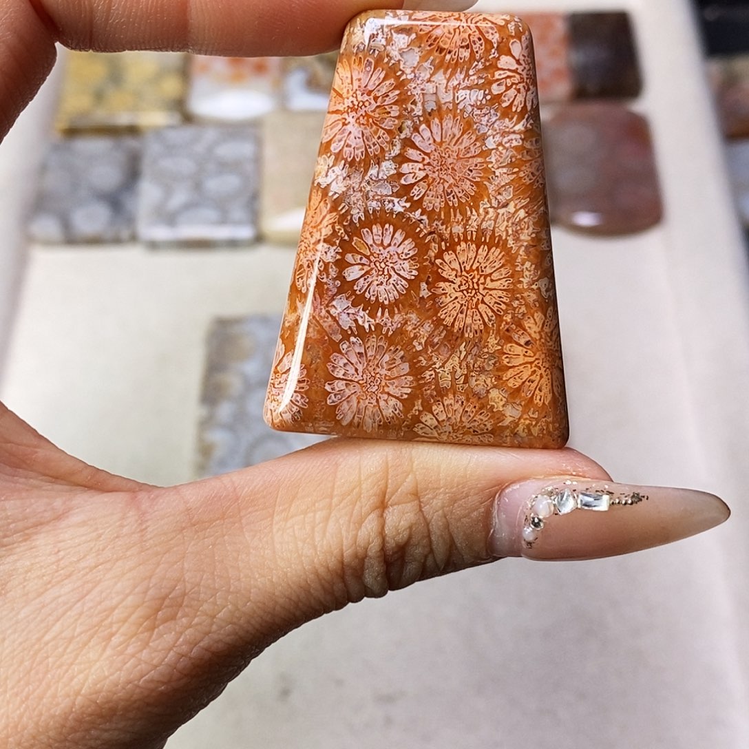 查罗石合金颈饰平**乐