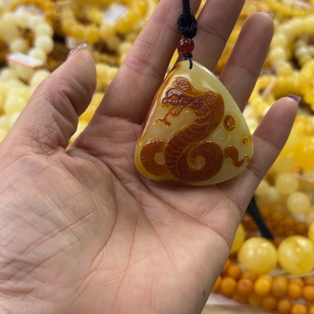 琥珀珠宝奇石未镶嵌