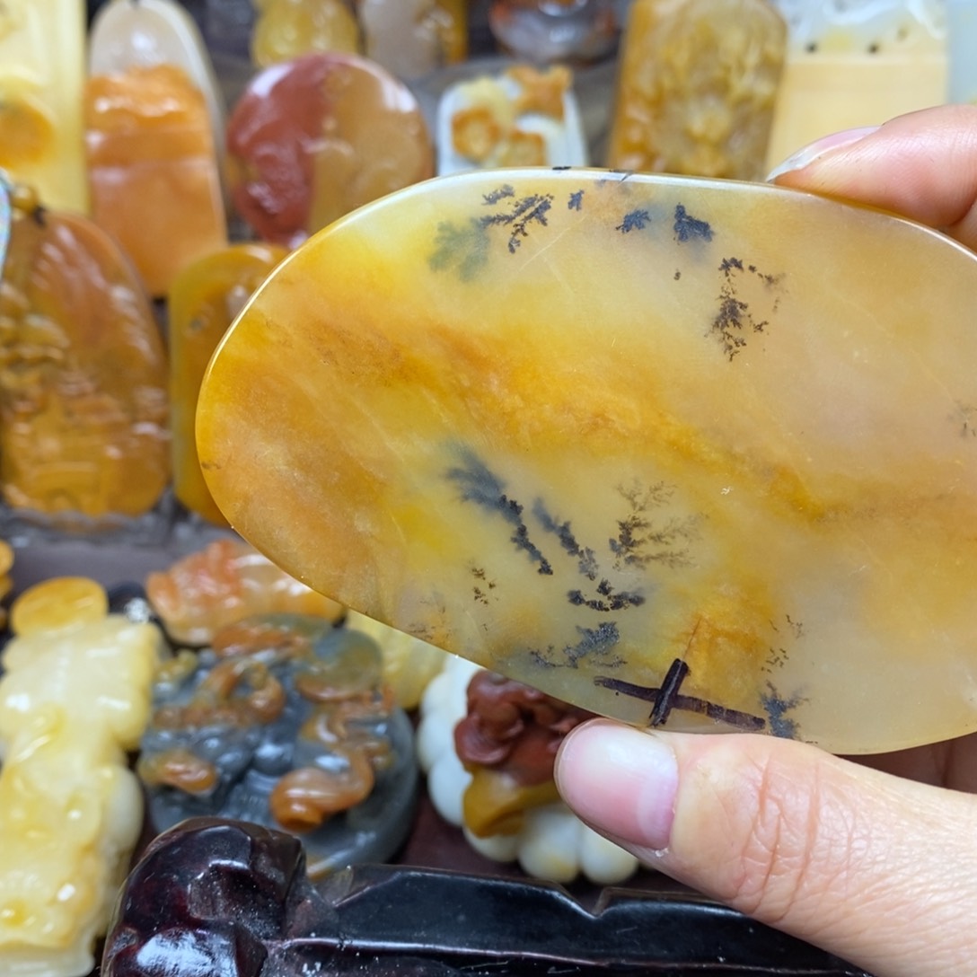 石英质玉颈饰未镶嵌