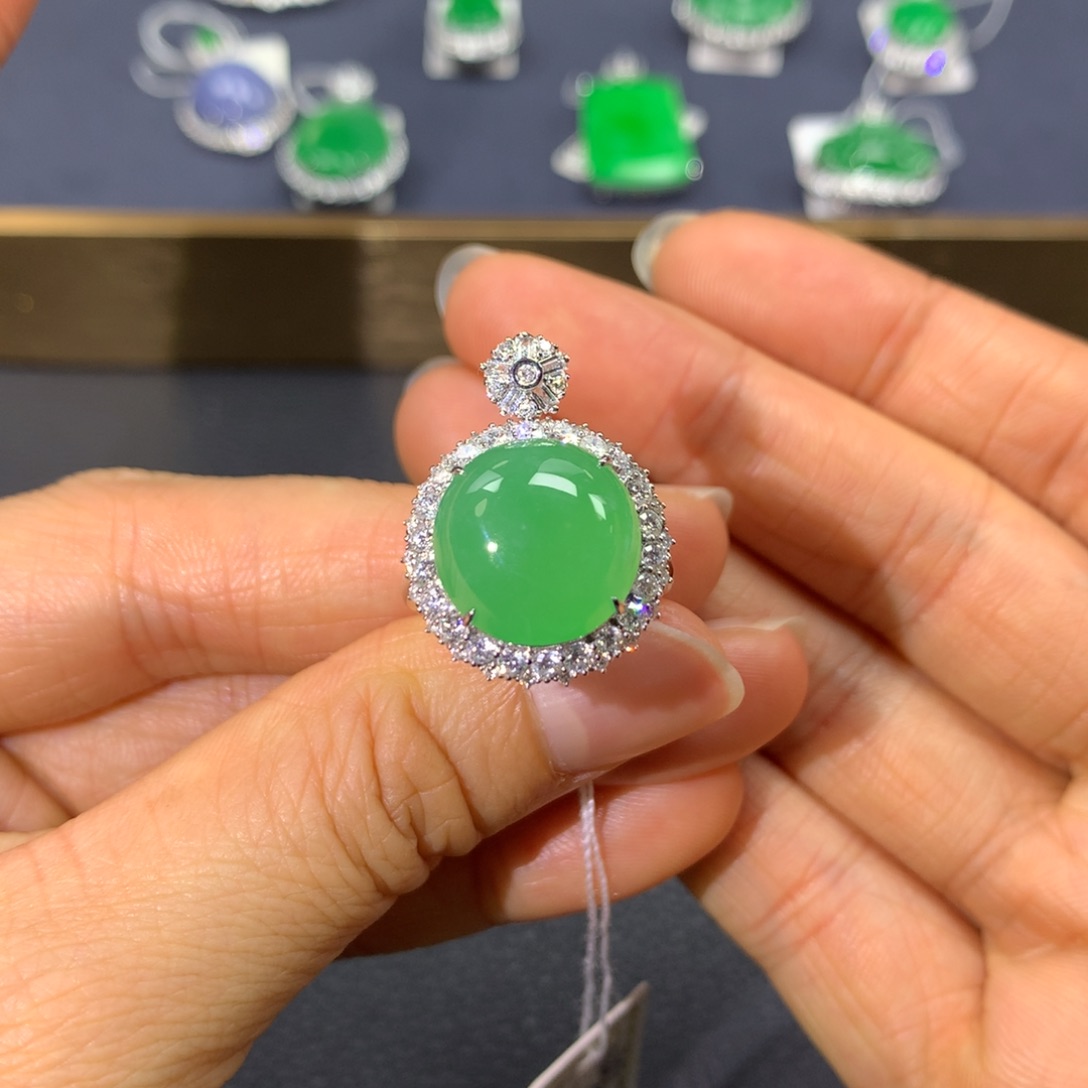 翡翠戒指18K金镶嵌翡翠