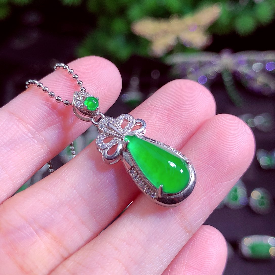 颈饰未镶嵌翡翠天然