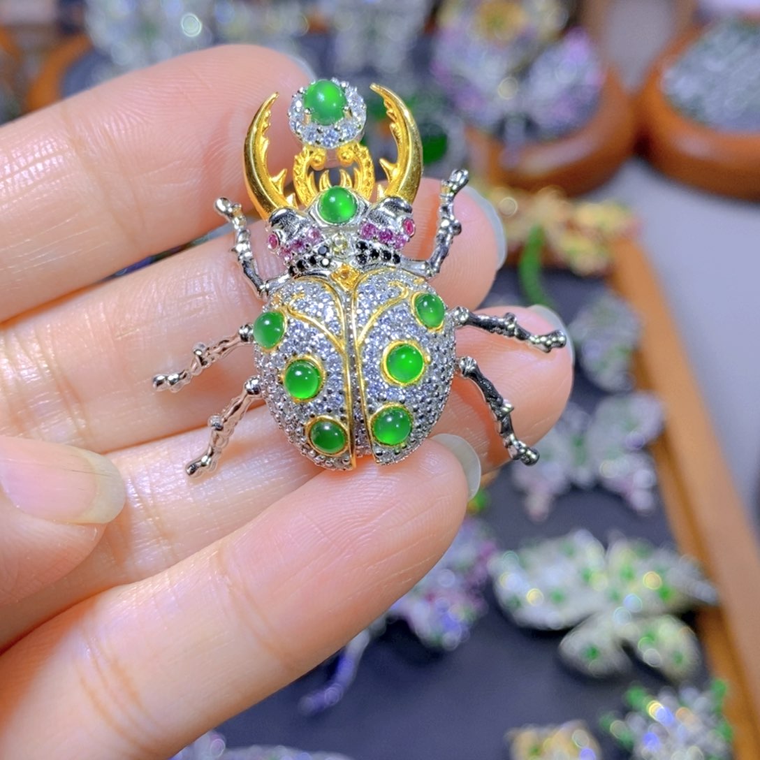 翡翠颈饰银S925镶嵌天然翡翠