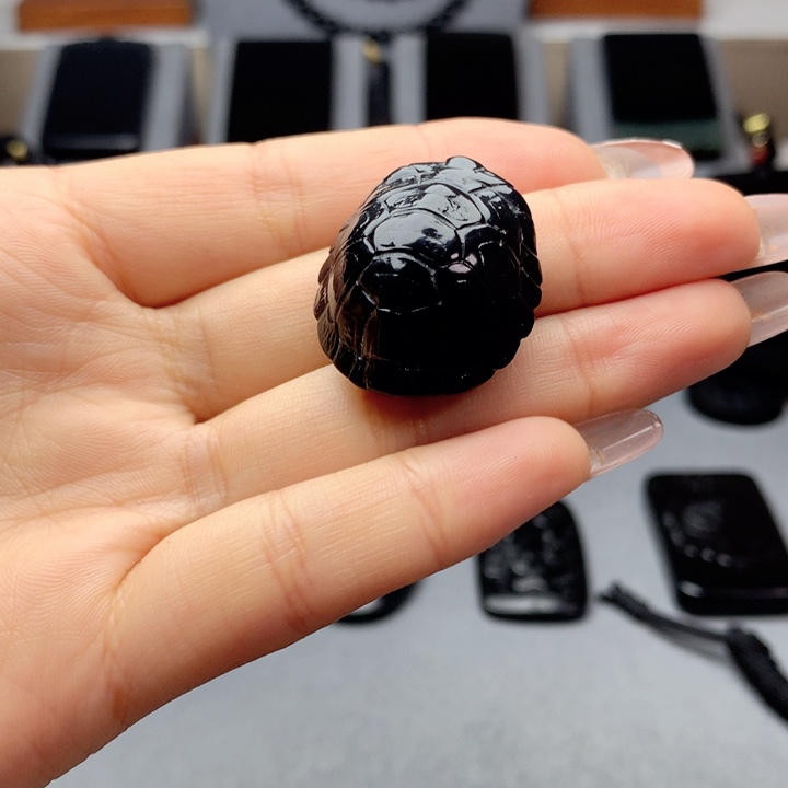 和田玉（墨玉）挂件未镶嵌有毛孔