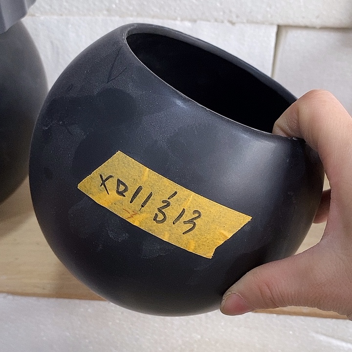陶瓷花盆有孔 瑕疵介意勿拍 