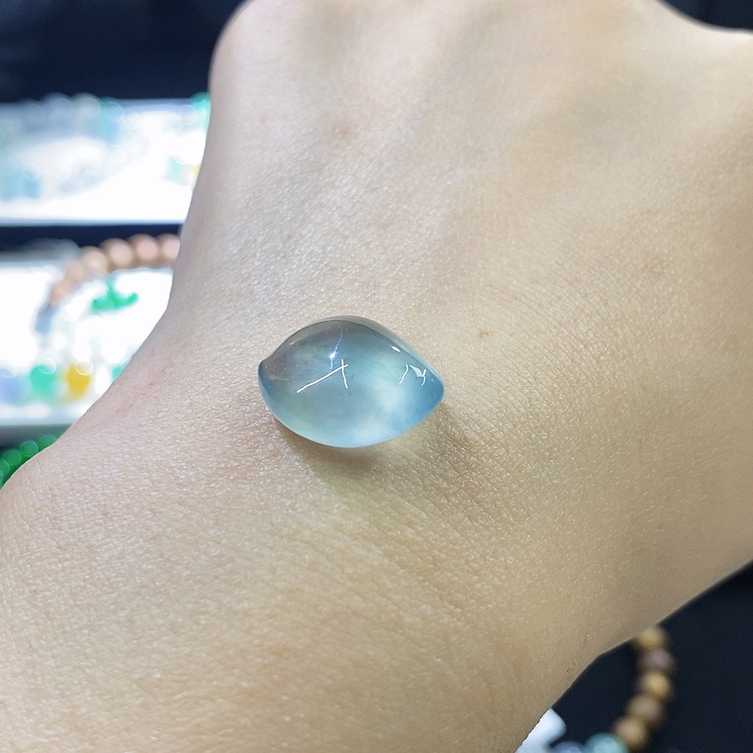 翡翠未镶嵌挂件冰蓝