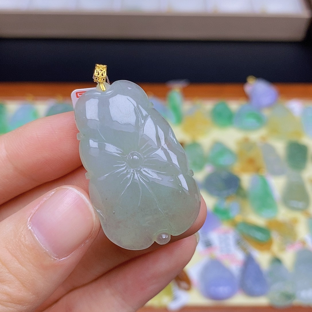 翡翠颈饰18K金镶嵌翡翠